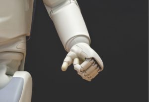 言葉は低コスト、行動は高コスト